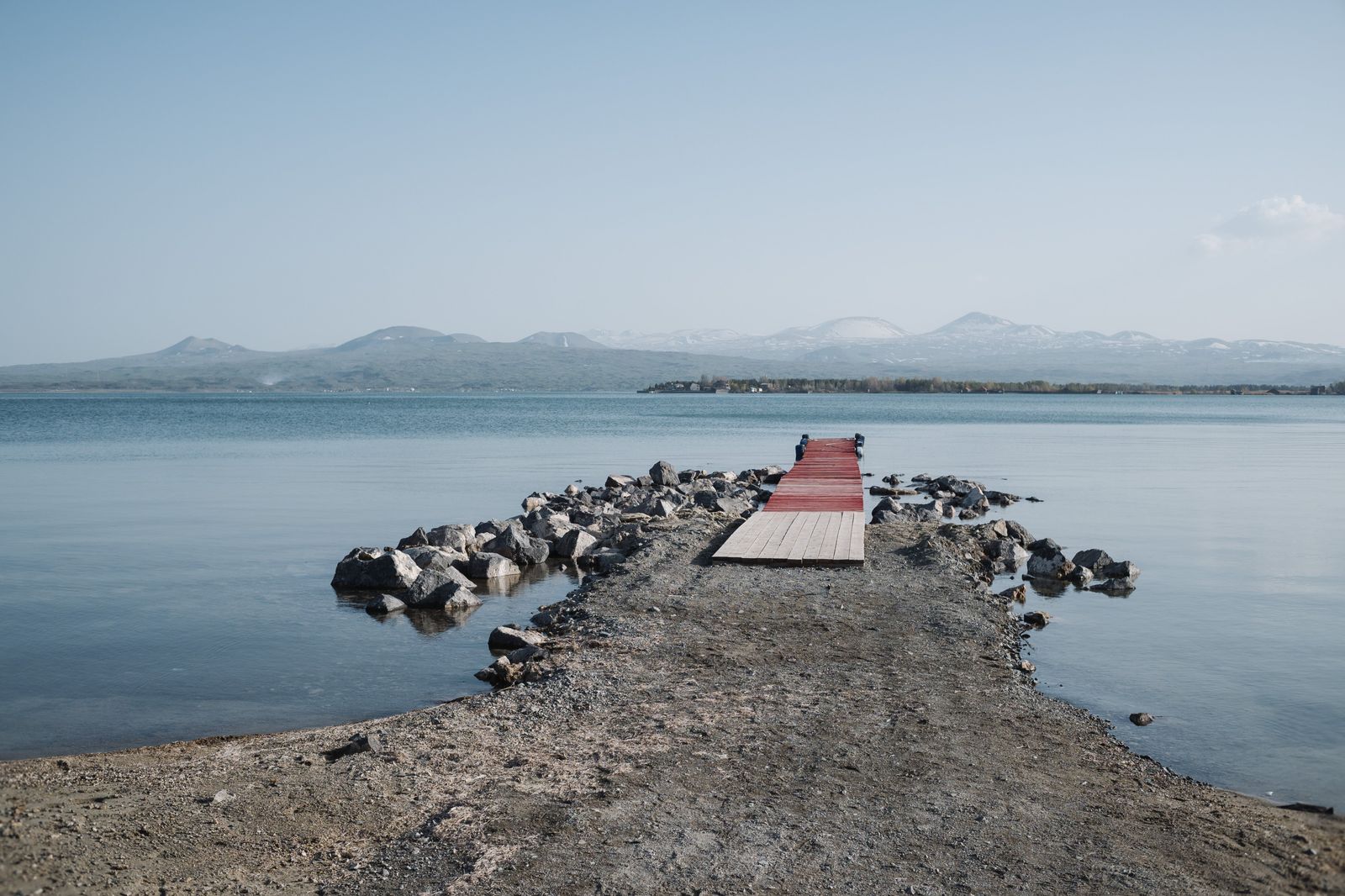 Пирс на озере Севан