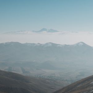 Ширакский хребет на фоне горы Арагац