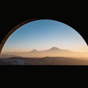 Арка Чаренца