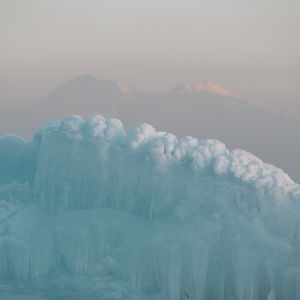 Гора большая и маленькая